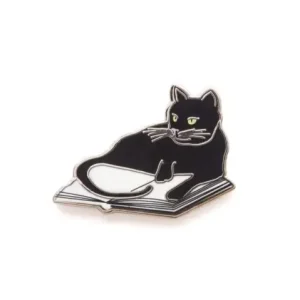 Köp nu Bookstore Cat Enamel Pin | 0:e upplagan
